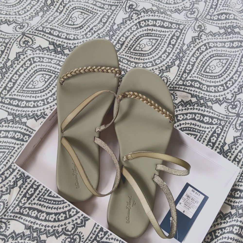 NWT mint green sandals